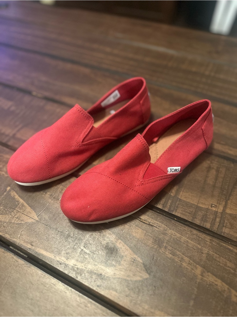 Toms Classic Slip-On Moccasins in Red Canvas - Picture 4 of 8